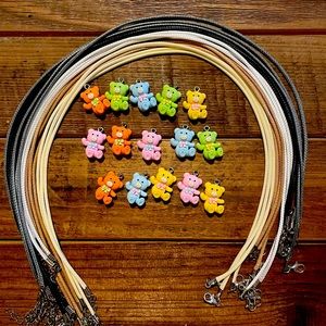 BEAR NECKLACE MAKING KIT